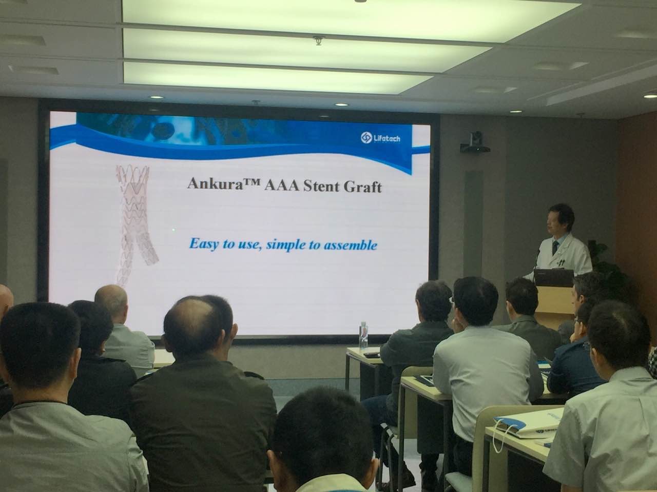 舒畅教授高度评价俄罗斯贵宾会集团科技Ankura?腹自动脉覆膜支架系统.jpg